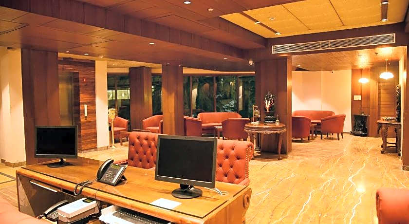 Royale Retreat Hotel And Spa Near Mall