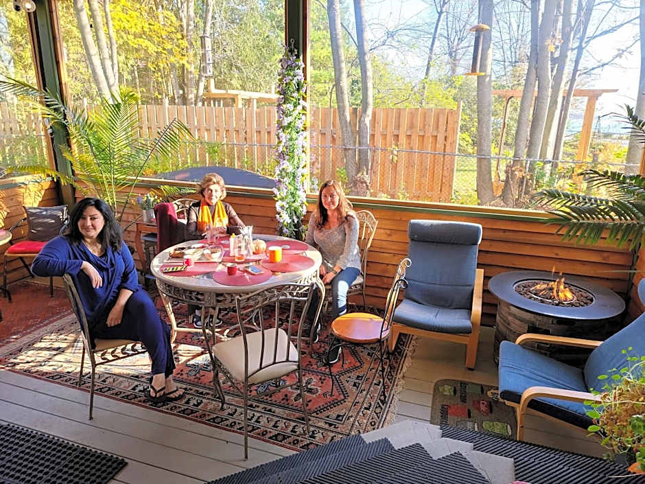 Kokomo Inn Tropical Riverfront B B