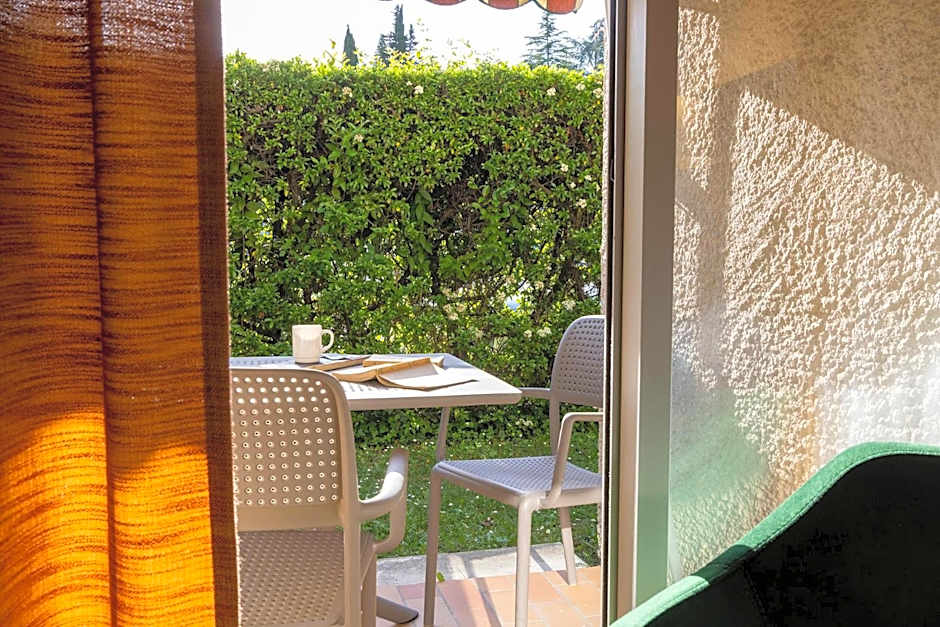 Hôtel & Résidence Lou Paradou Gréoux Les Bains