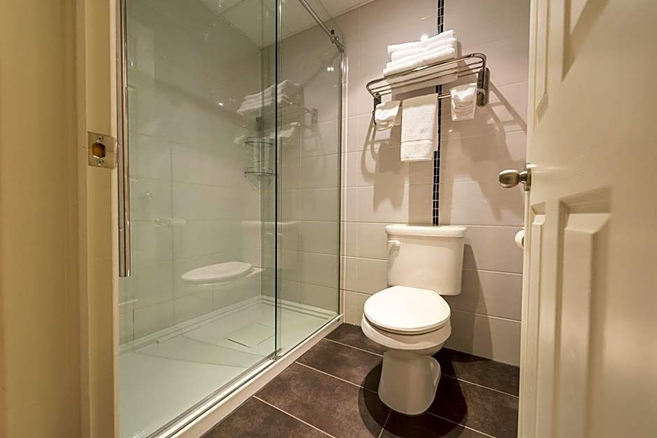 Hotel & Suites Le Dauphin Drummondville