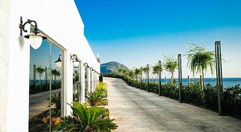 Lures Hotel
