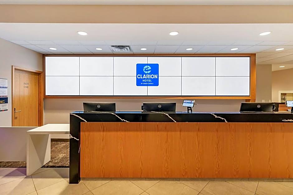 Clarion Lakeside Inn & Conference Centre