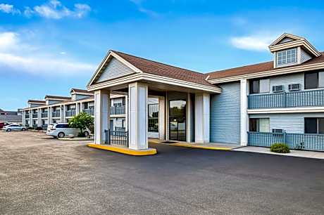 Super 8 by Wyndham La Crosse