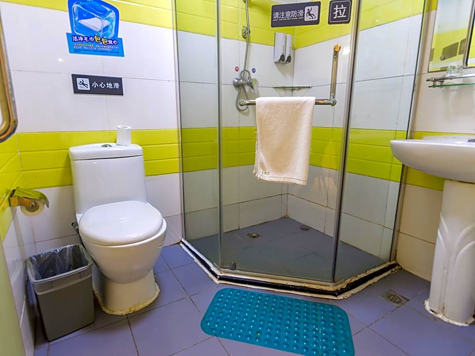 7 Days Inn Zhuhai North Station University Town Jinding Shop