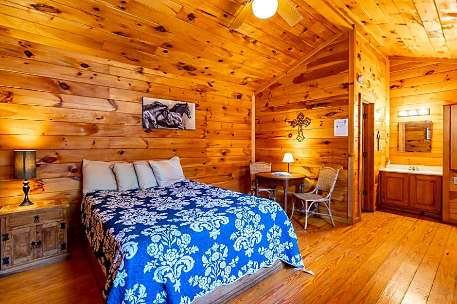 The Historic Leakey Inn