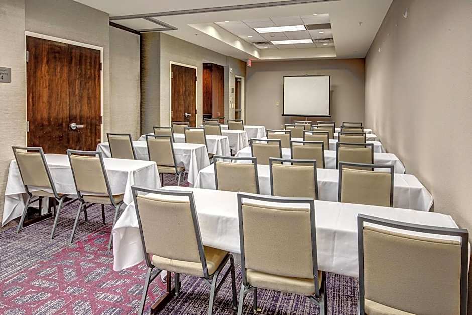 Courtyard by Marriott Kansas City Country Club Plaza