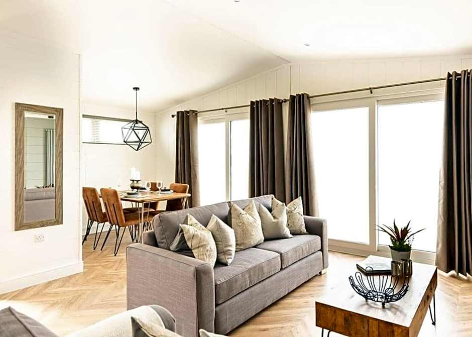 Midsomer Lodges