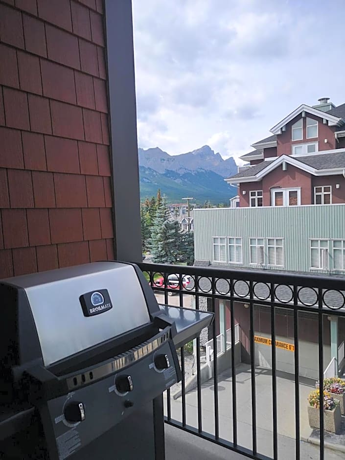 Sweet Condo Canmore GR：）