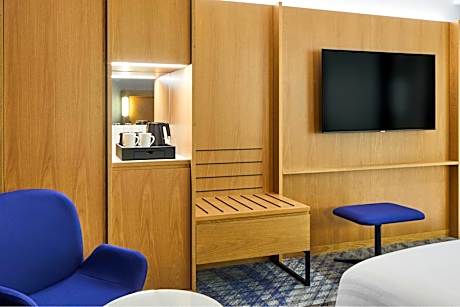 Junior King Suite with Sofa Bed