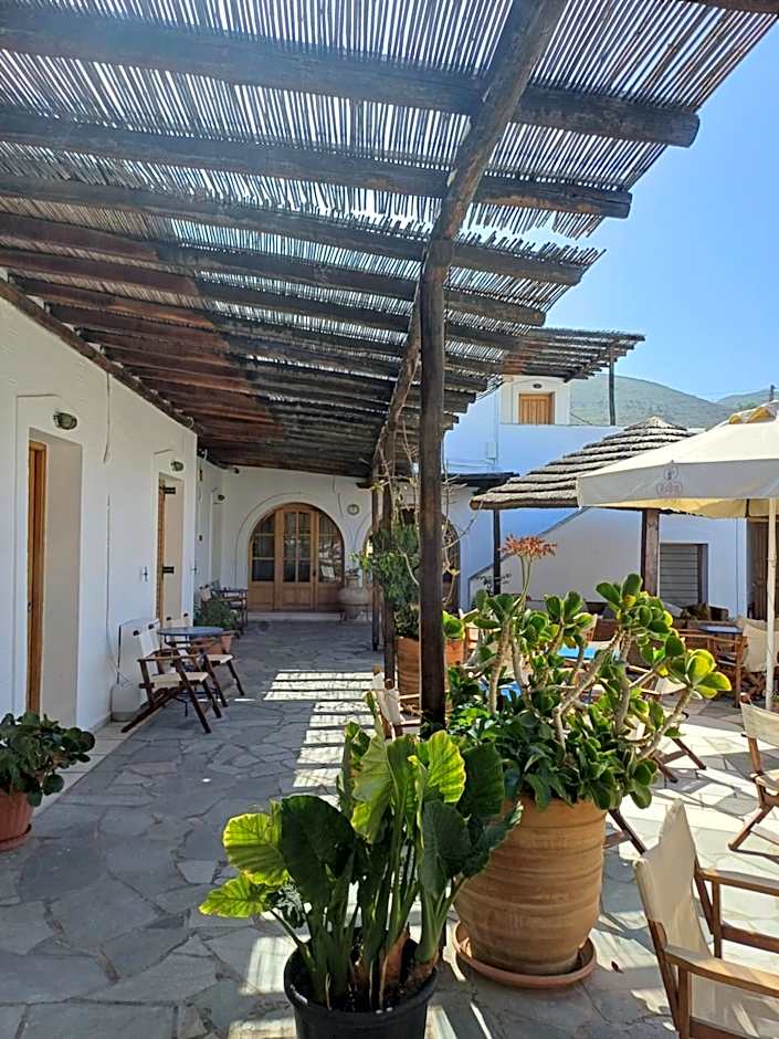 Siroco's Rooms And Studios