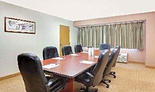 Queen Studio Suite - Non-Smoking