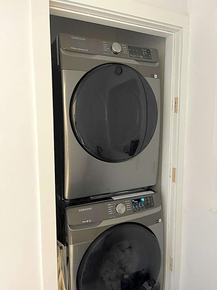 New Luxury Walkout Suite Near University-BY ROOM