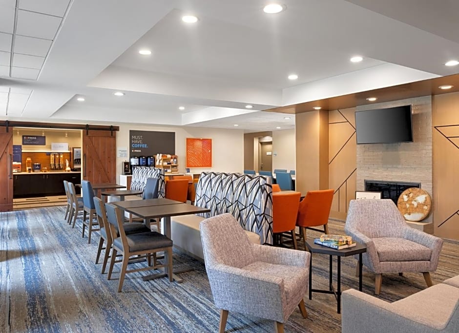 Holiday Inn Express Indianapolis Airport