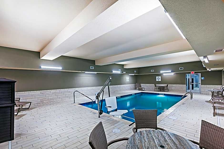 Holiday Inn Express & Suites Coffeyville By IHG