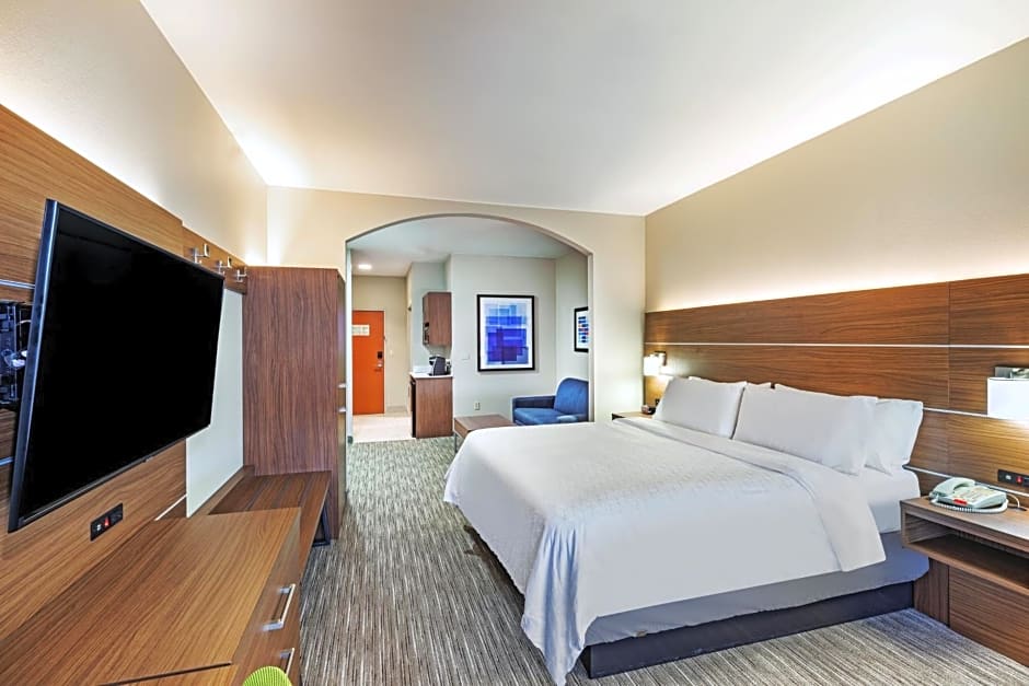 Holiday Inn Express and Suites Pryor, an IHG Hotel