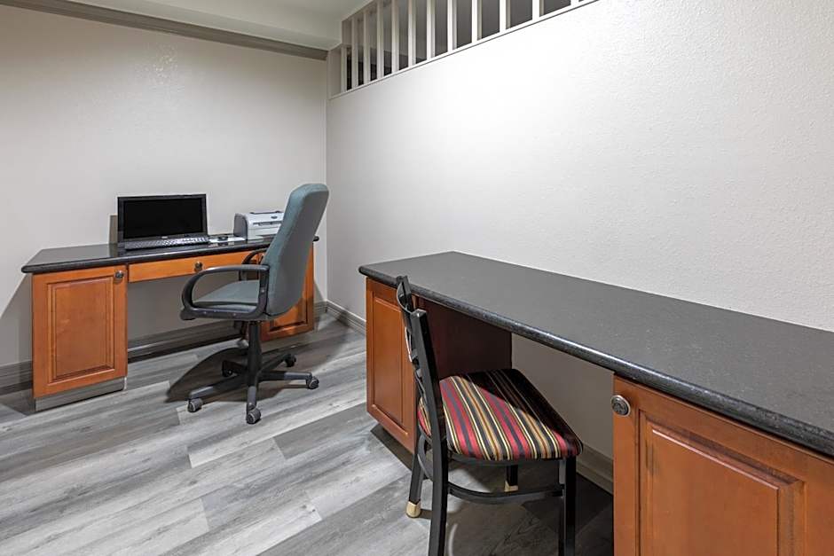 Days Inn by Wyndham Baytown TX