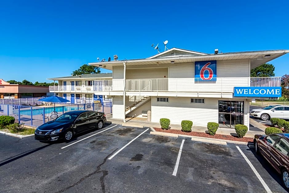 Motel 6-Lumberton, NC