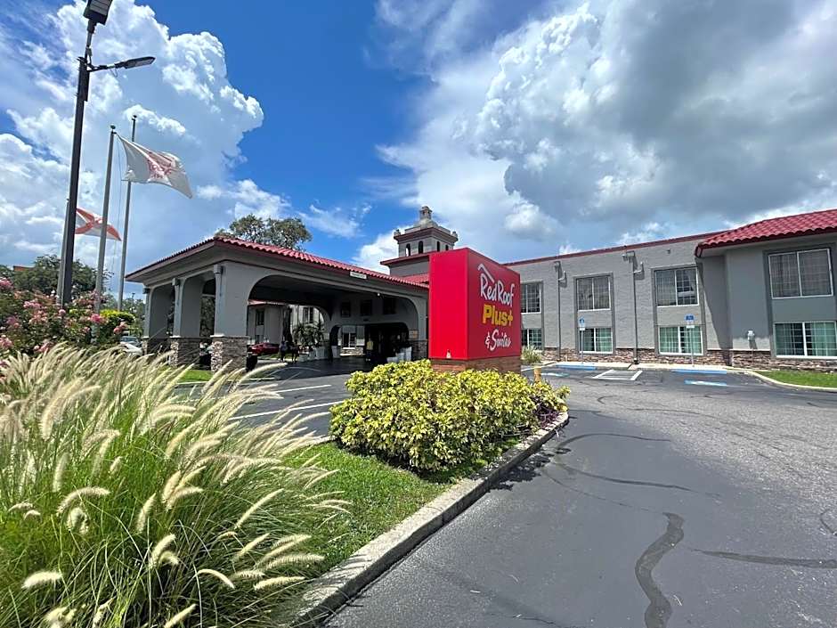 Red Roof PLUS+ & Suites Tampa