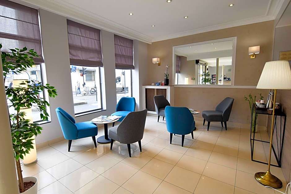 Alyss Saphir Cambronne Eiffel