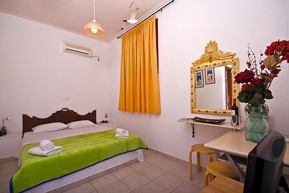 Birds Villa Apartments with Heated Pool - Including Car and Breakfast