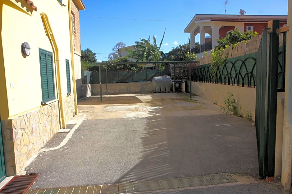 La Casa Gialla – Trabia, CA