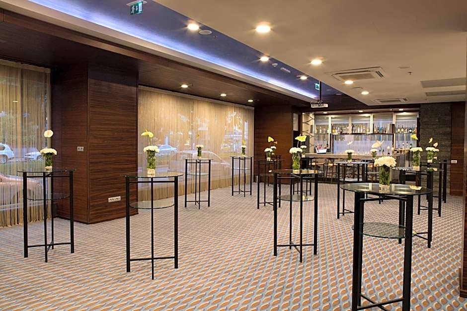 Renaissance by Marriott Izmir Hotel