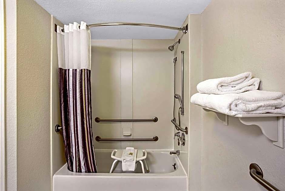 La Quinta Inn & Suites by Wyndham Winston-Salem