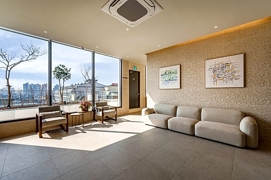 Daegu Suseong Brown Dot