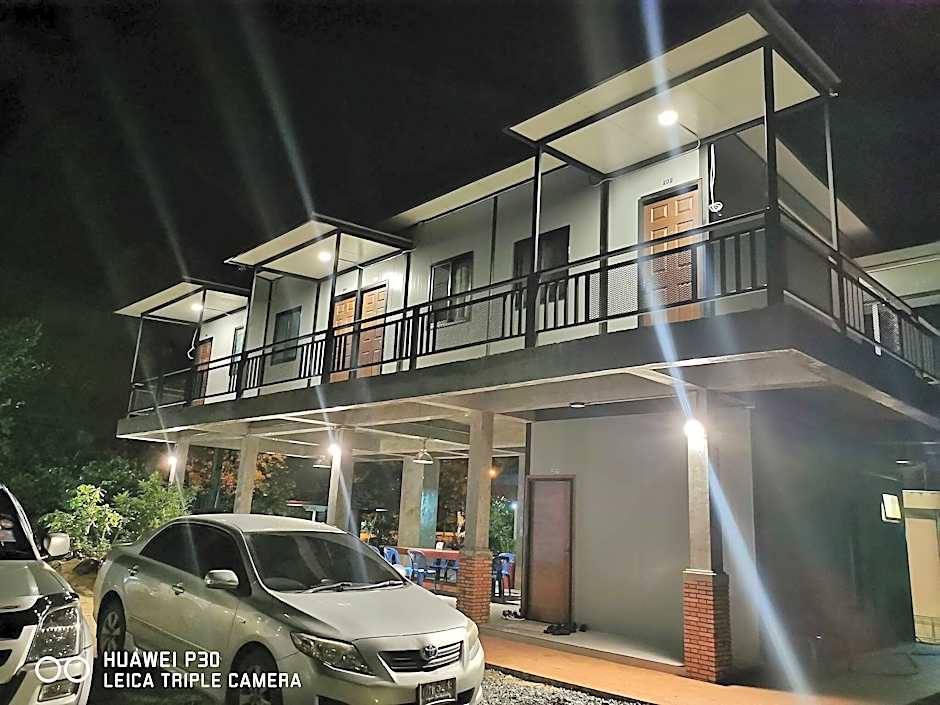 Green Happy Homestay 