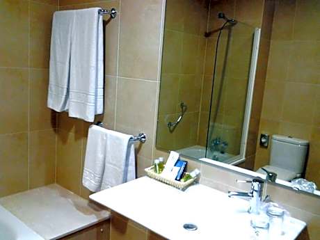 TRIPLE ROOM (3 ADULTS)