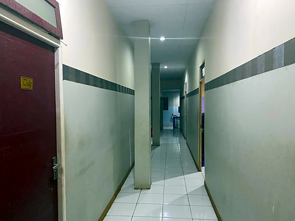 RedDoorz near Terminal Dangerakko Palopo