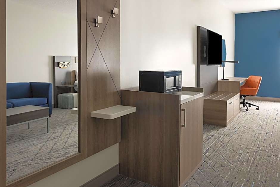 Holiday Inn Express and Suites Meriden By IHG