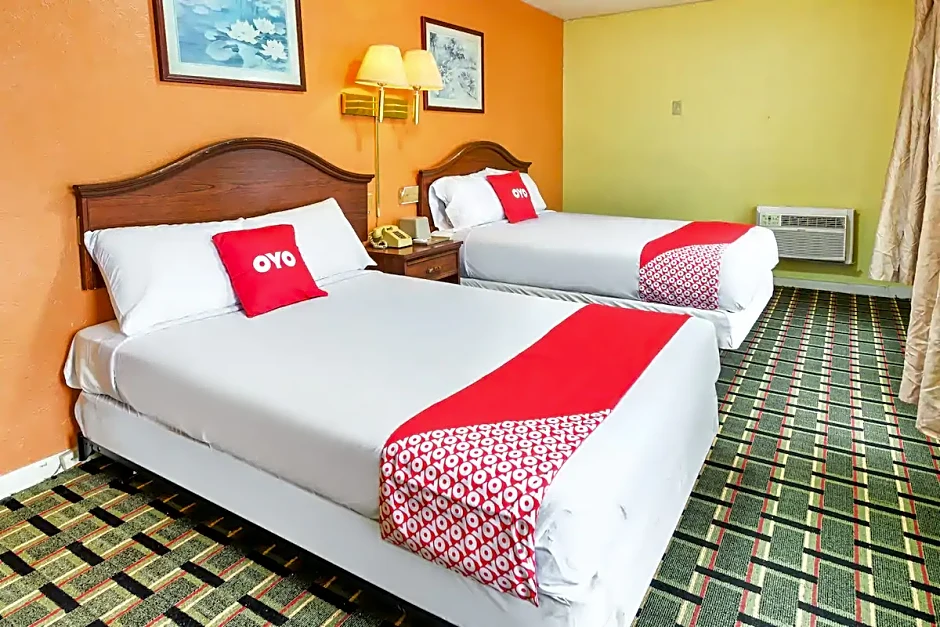 OYO Hotel Downtown Peoria I-74