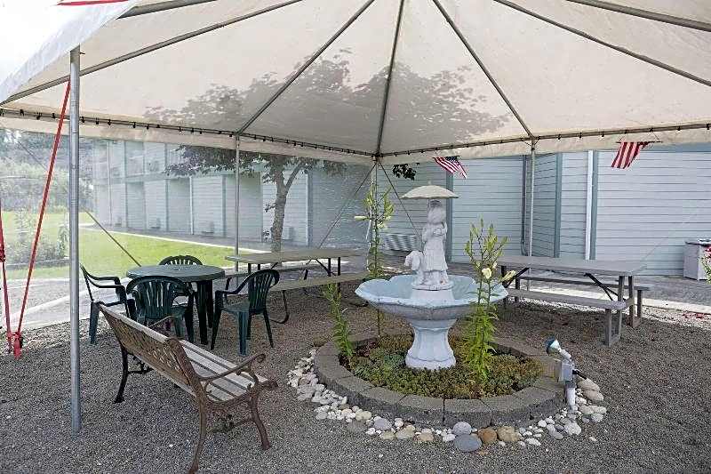 The Dew Drop Inn Motel