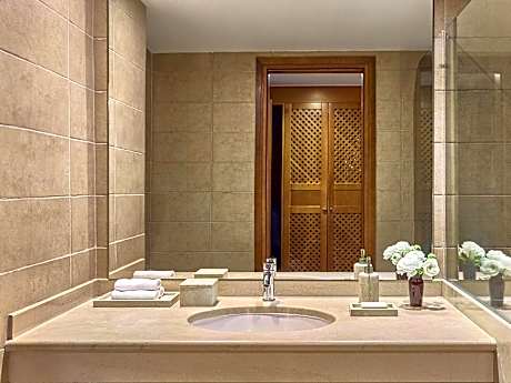 Egnatia Deluxe Guestroom with Private Balcony