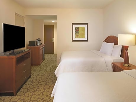 2 Queen Accessible Room Roll In Shower