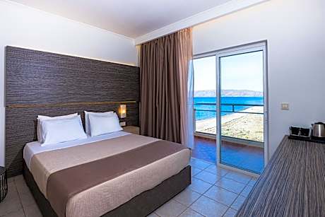 Family Room - Beach Front