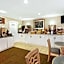 La Quinta Inn & Suites by Wyndham Detroit Canton