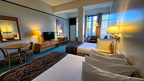 Pet Friendly Room w/Two Queen Beds & Kitchenette