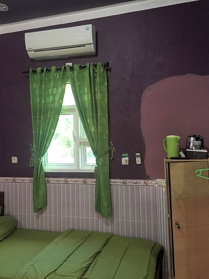 OYO Life 93055 Fathin Hotel