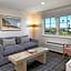 Bay Shores Peninsula Hotel