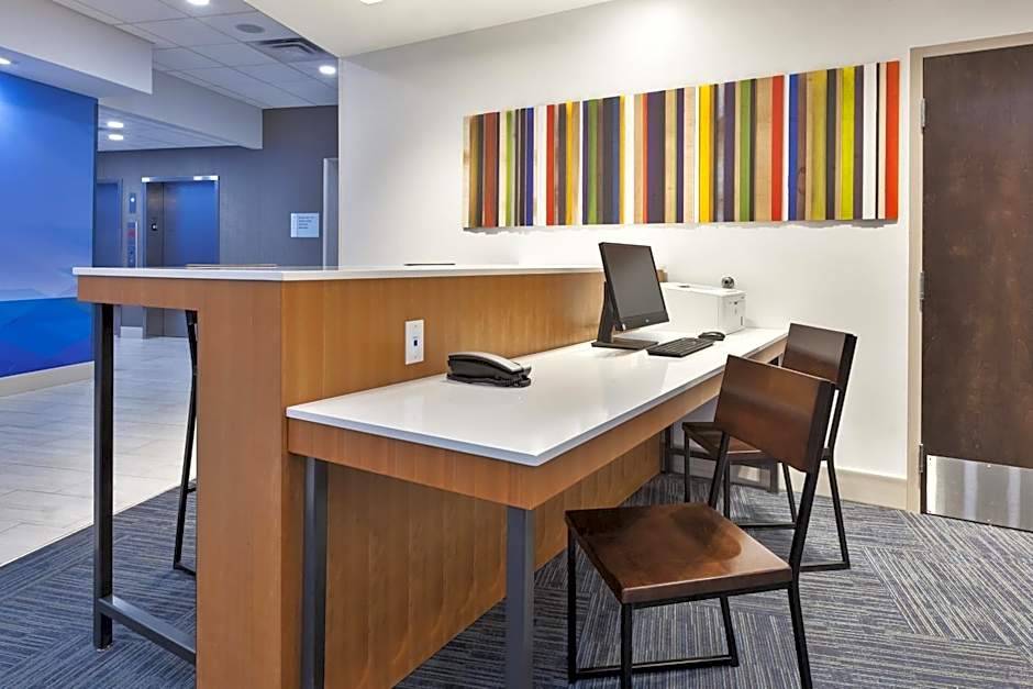 Holiday Inn Express & Suites Milan - Sandusky Area By IHG