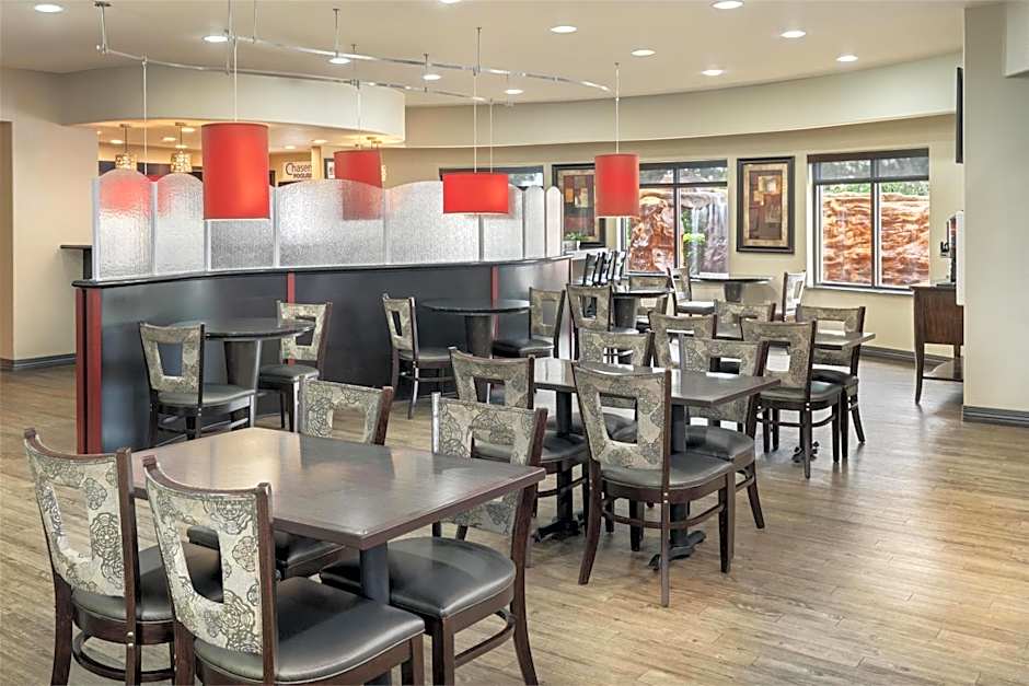 Best Western Premier Crown Chase Inn & Suites