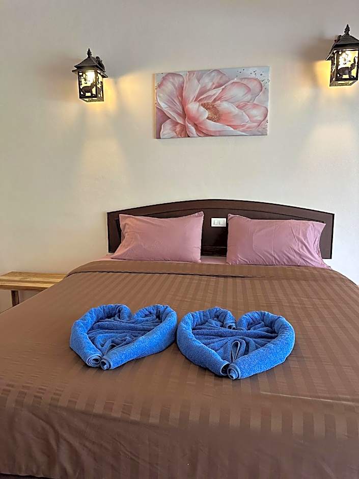 Lanta Bee Garden Bungalows