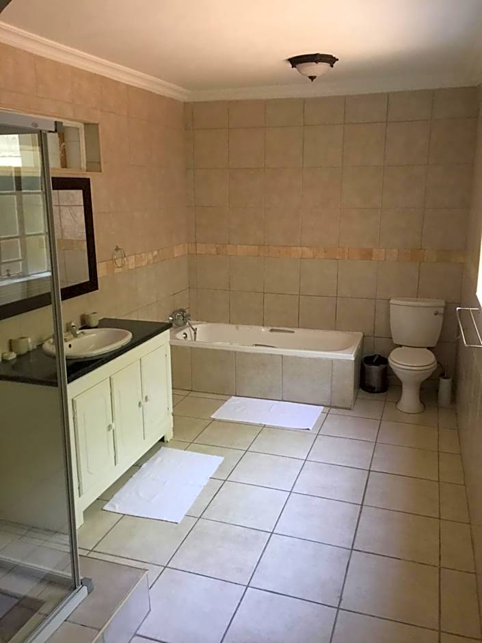 Summerview Guest Lodge