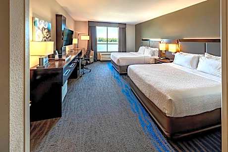Standard Queen Room with River View