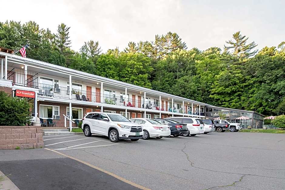 TiltonLodge Inn & Suites