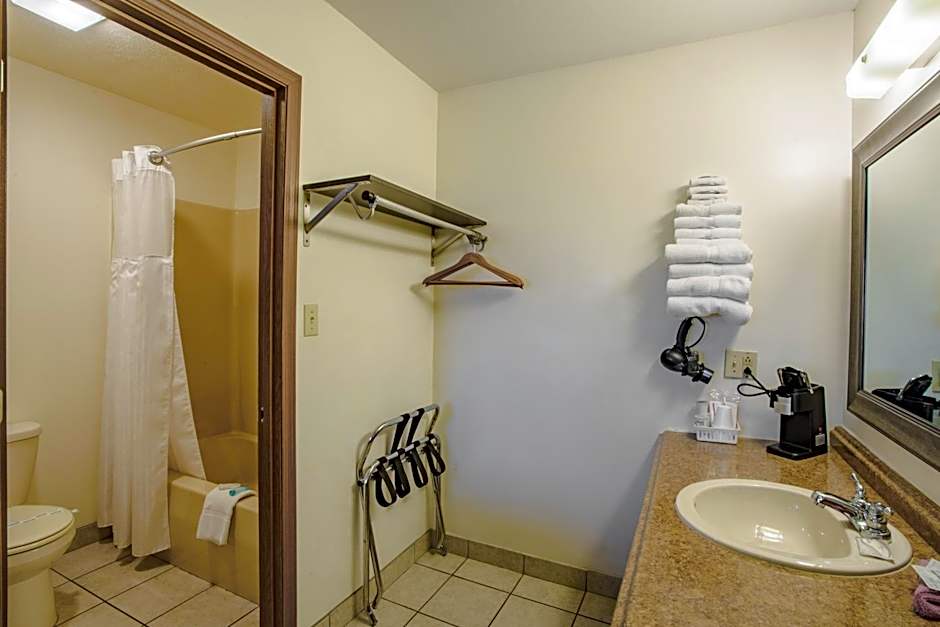 Shady Acre Inn and Suites