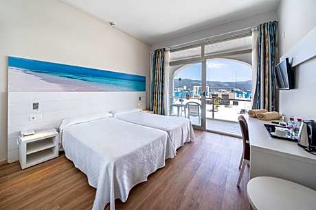 Twin Room with Sea View and Direct Access to Solarium