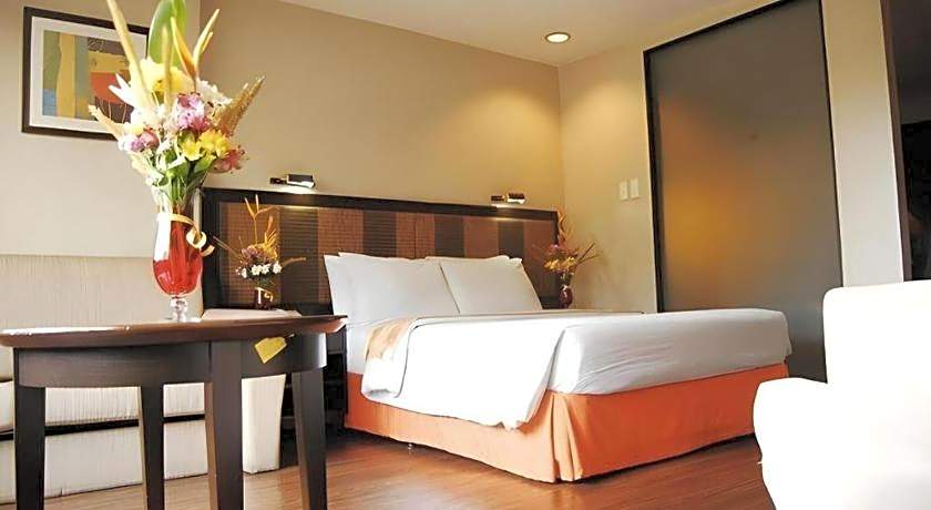 Baguio Burnham Suites Hotel